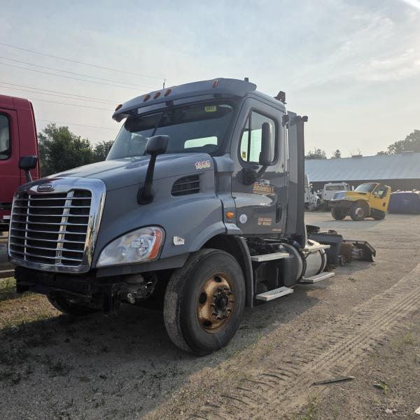 grey 2021 Freightliner Casscadia at Dobson Sales – Image 1
