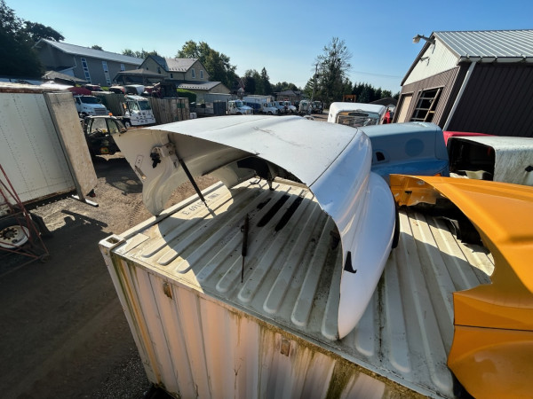 International 9400 Hood